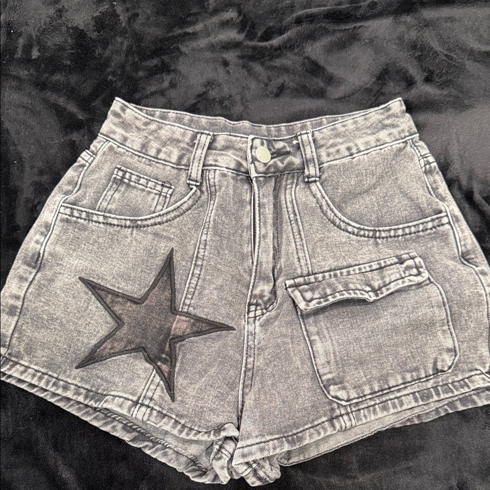 ROMWE Gray Jean Shorts with Black Star